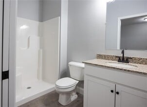 6899 Post Rd in North Kingstown, RI - Foto de edificio - Building Photo