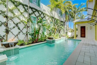 942 9th Ave S in Naples, FL - Building Photo - Building Photo