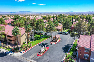 Sky Court Harbors at The Lakes in Las Vegas, NV - Foto de edificio - Building Photo