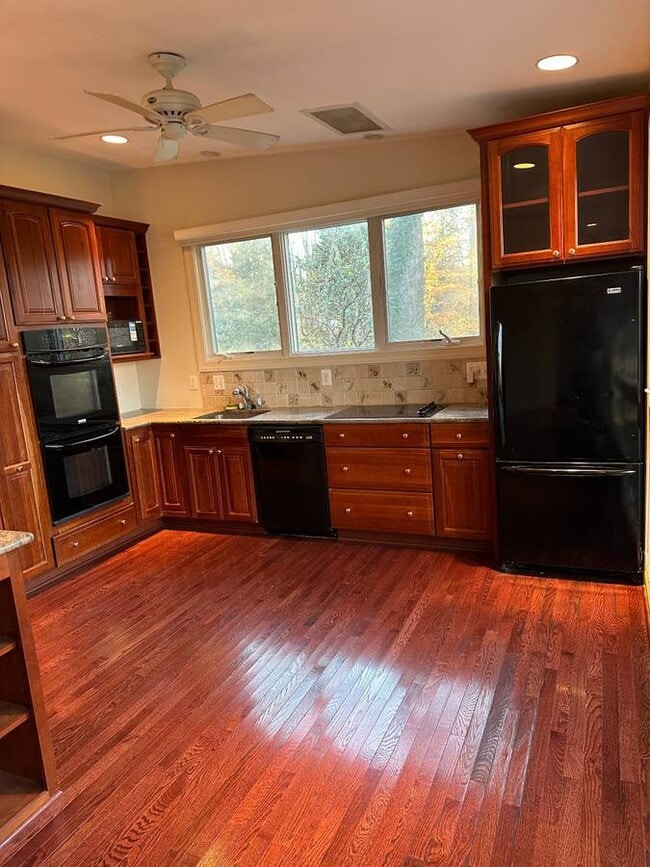 6124 Old Dominion Dr in McLean, VA - Building Photo - Building Photo