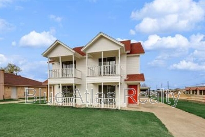 2302 Indigo Ln in Arlington, TX - Building Photo