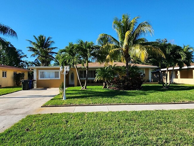 765 E Dayton Cir in Fort Lauderdale, FL - Building Photo - Building Photo