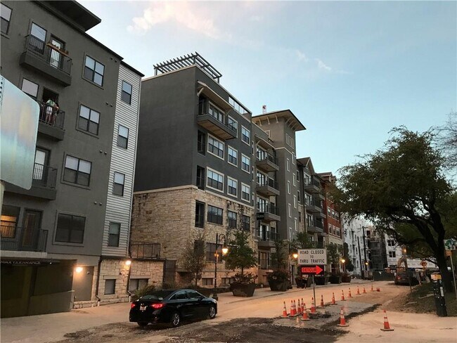 2502 Leon St in Austin, TX - Building Photo - Building Photo