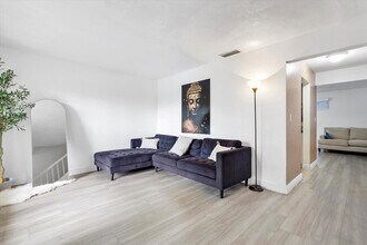 2759 NW 198th Terrace in Miami Gardens, FL - Building Photo - Building Photo