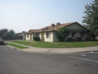 301-445 W Oakwood Dr in Tulare, CA - Building Photo - Building Photo