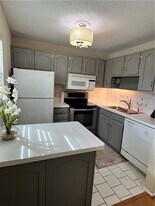 2 Vis Gdns Trl, Unit 202 in Vero Beach, FL - Building Photo