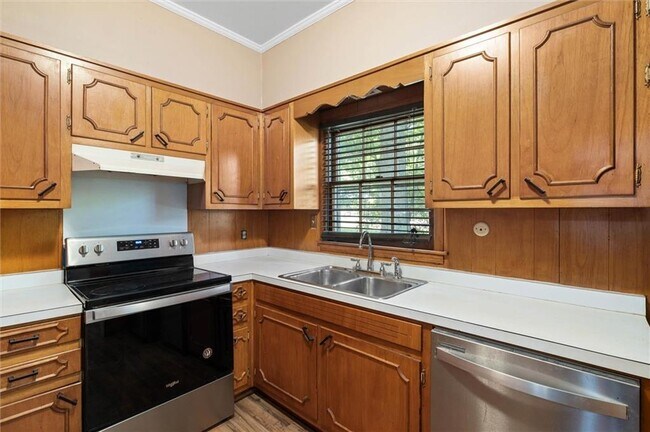 2825 Cottage Hill Rd in Mobile, AL - Building Photo - Building Photo