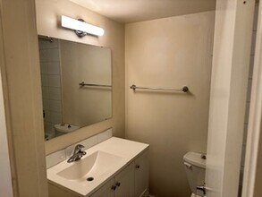 1255 Grant St in Victoria, BC - Building Photo - Building Photo