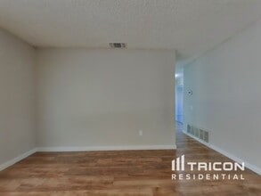 7827 Charmette Way in Sacramento, CA - Building Photo - Building Photo