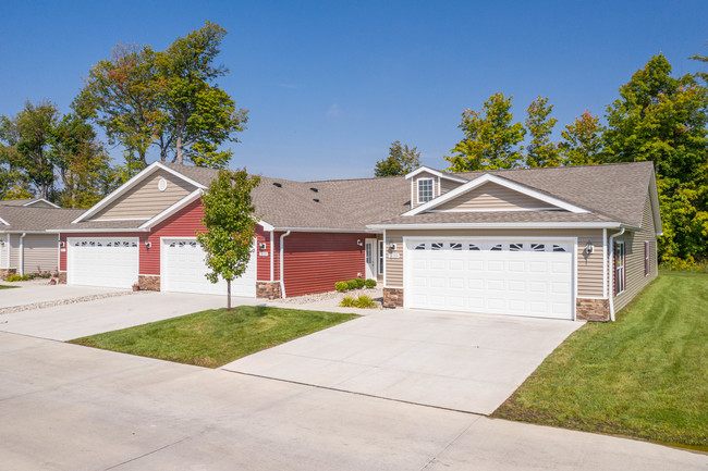 Redwood Shelby Township in Shelby Township, MI - Foto de edificio - Building Photo