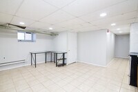 424 Tyson Ave, Unit Basement Unit photo'
