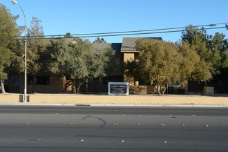 Noble House Apartments in Las Vegas, NV - Building Photo - Building Photo