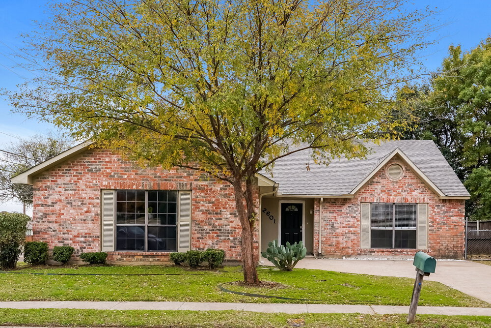 2601 Castanada Cir in Fort Worth, TX - Building Photo