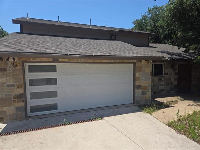 property at 3427 Lakewood Ln