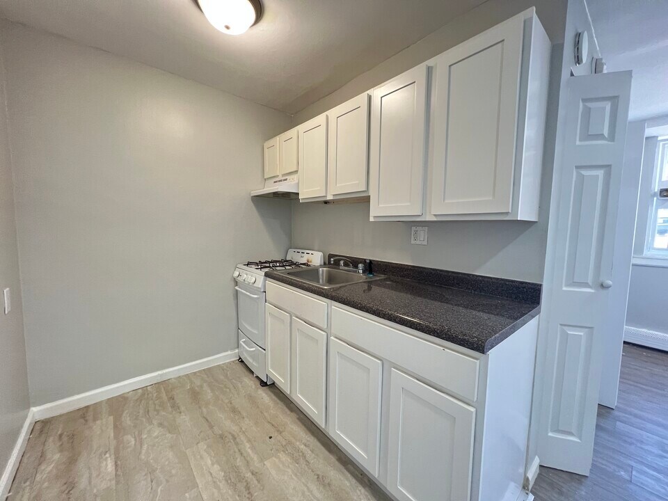 377 Stuyvesant Ave, Unit 2 Photo