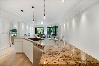 181 Crandon Blvd in Key Biscayne, FL - Building Photo - Building Photo