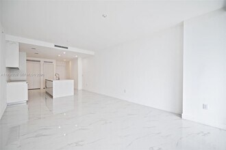 700 NE 24th St, Unit 2004 in Miami, FL - Building Photo - Building Photo