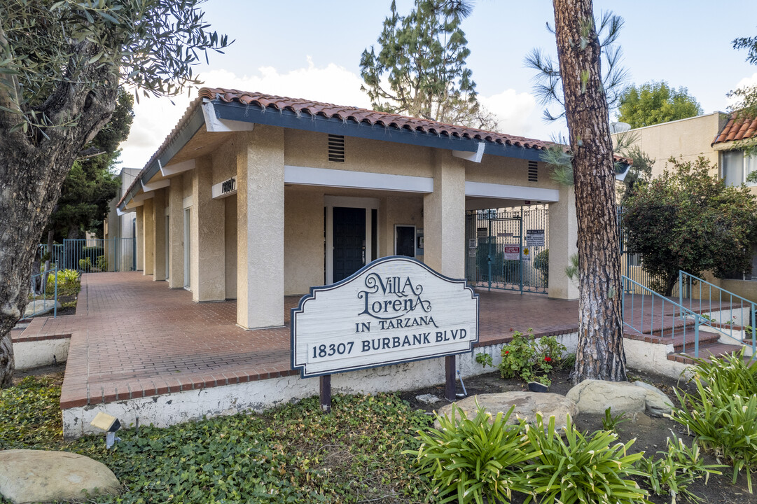 Villa Lorena in Tarzana, CA - Foto de edificio