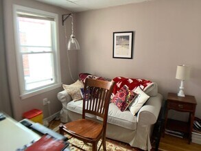 296 Centre St, Unit 2 in Boston, MA - Building Photo - Building Photo