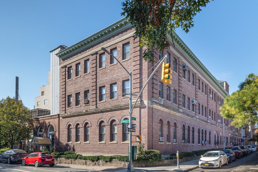120 Boerum Pl in Brooklyn, NY - Foto de edificio