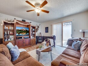 7654 Branston in San Antonio, TX - Building Photo - Building Photo