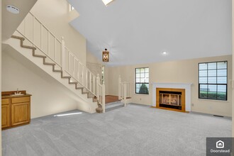 16183 SE 33rd Cir, Unit 33rd in Bellevue, WA - Building Photo - Building Photo