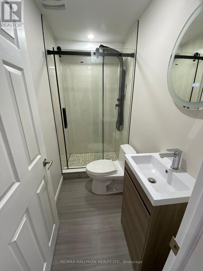 142 Maguire Rd in Newmarket, ON - Building Photo - Building Photo