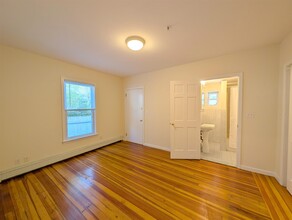 7 Locke St, Unit 1 in Cambridge, MA - Building Photo - Building Photo