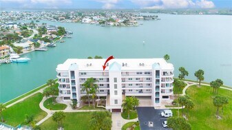 8041 Sailboat Key Blvd S in South Pasadena, FL - Building Photo