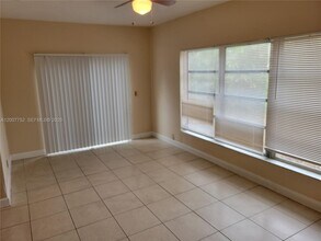 6856 NW 12th St in Plantation, FL - Building Photo - Building Photo