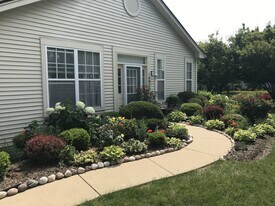 1493 Keystone Ct in Elgin, IL - Building Photo