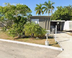 2961 Plumosa Ln in West Palm Beach, FL - Building Photo