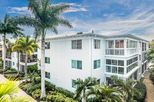 Warwick Club in Naples, FL - Building Photo - Building Photo