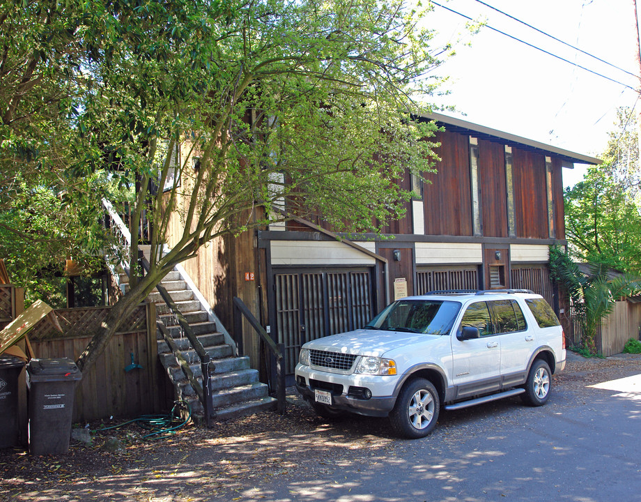 30 Bayview Rd in Kentfield, CA - Building Photo