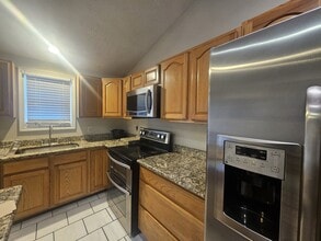 208 Sanderson St in Throop, PA - Building Photo - Building Photo