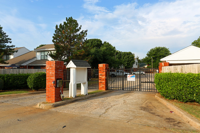 Valley at Yukon in Yukon, OK - Building Photo - Building Photo