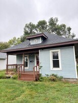 710 E University Ave in Urbana, IL - Building Photo