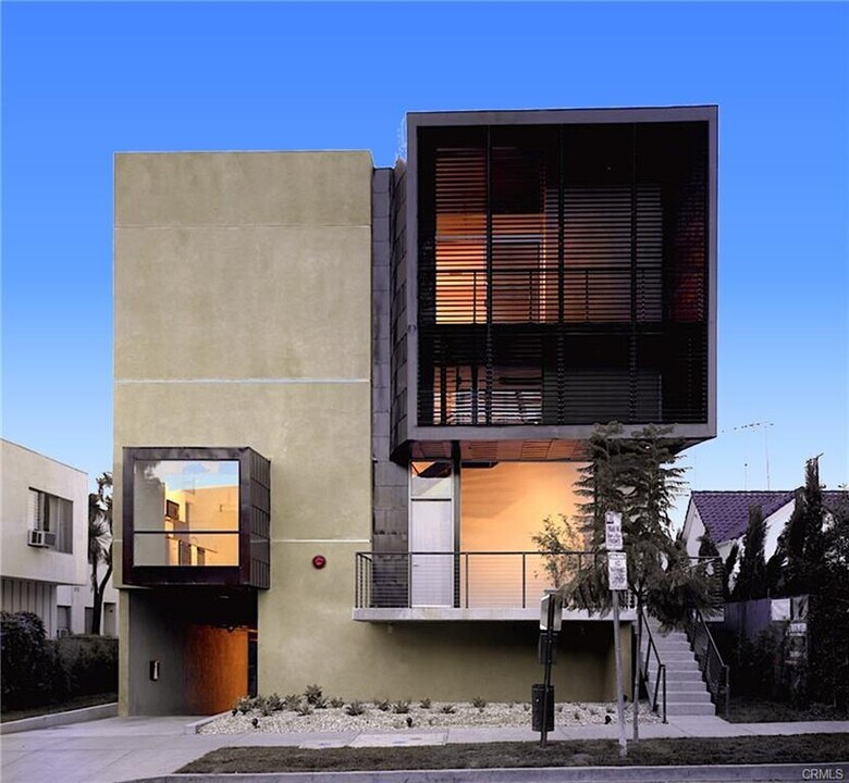 1011 N Orange Grove Ave, Unit 5 in West Hollywood, CA - Foto de edificio