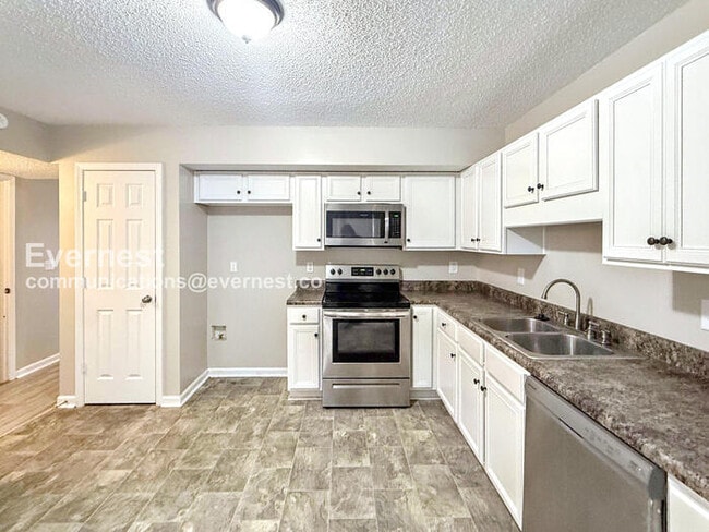 5259 Falling Creek Ln in Birmingham, AL - Foto de edificio - Building Photo