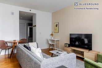 635 W 42nd St in New York, NY - Building Photo - Building Photo