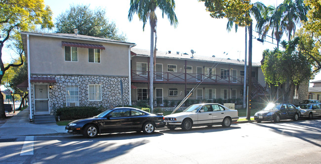 330 Del Mar Blvd in Pasadena, CA - Foto de edificio - Building Photo