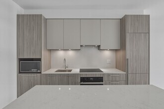 65 Broadway Ave in Toronto, ON - Building Photo - Building Photo