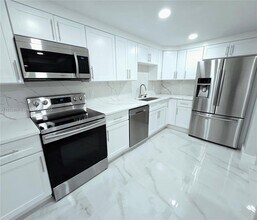 3710 Inverrary Dr in Lauderhill, FL - Building Photo - Building Photo