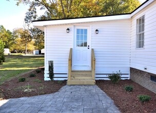 1392 E Old Spring Hope Rd in Nashville, NC - Building Photo - Building Photo