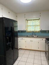 1013 Red Oak St in Azle, TX - Foto de edificio - Building Photo