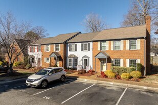 Stratford Manor in Newport News, VA - Building Photo
