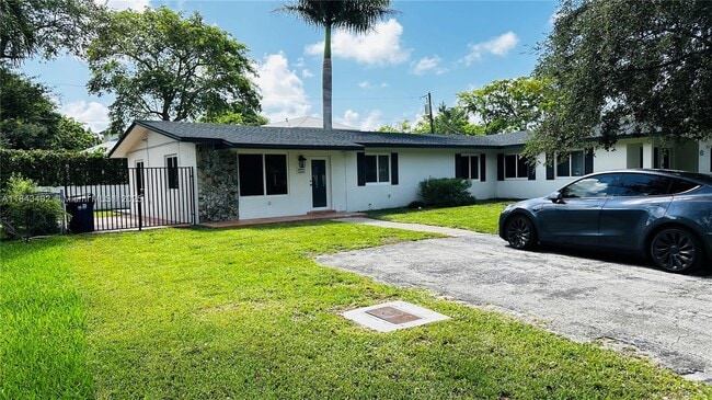 10525 SW 77th Ct in Miami, FL - Building Photo - Building Photo
