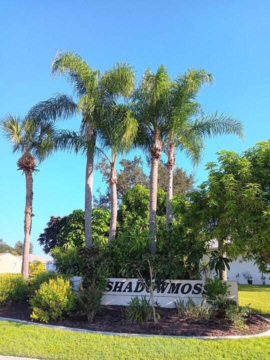 487 Winwood Ct in Port Charlotte, FL - Building Photo