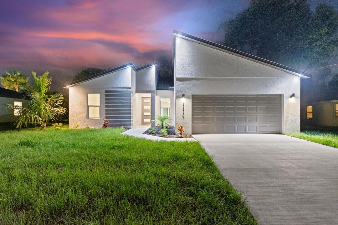 3310 Traverse Ave in North Port, FL - Building Photo