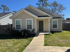 143 Melody Ln in Crawfordville, FL - Building Photo